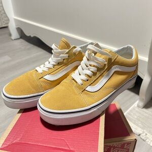Old Skool Vans 💛